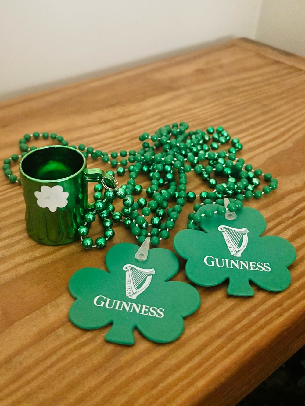 💥 Guinness & Mini Mug Shamrock Beaded Necklaces Set